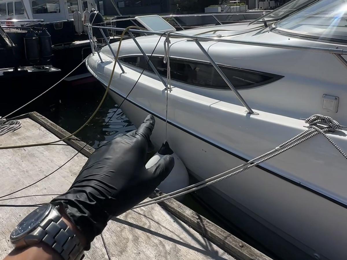 Boot poetsen van een polyester boot door TP Detailing