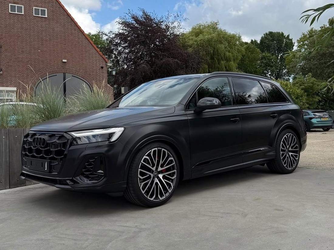Matte zwarte Audi Q7 met wrap door TP Detailing