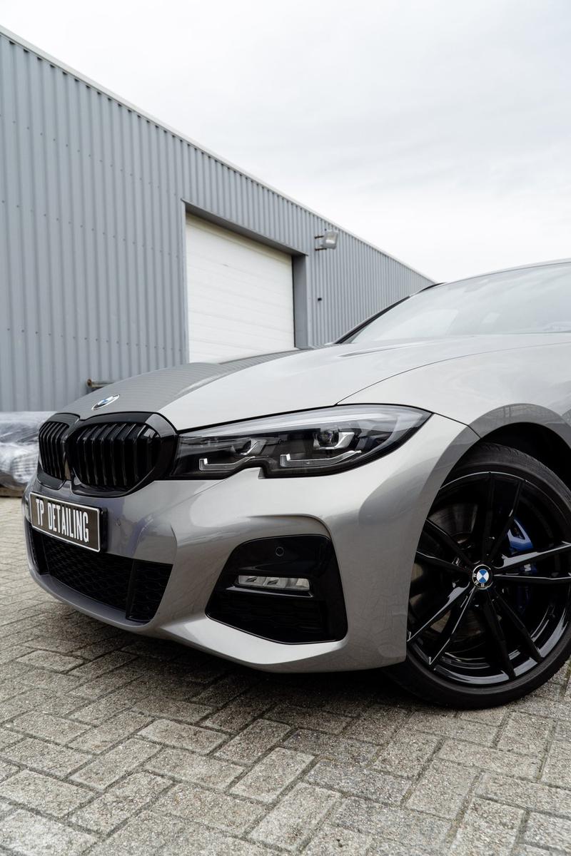 Vooraanzicht van een BMW 3-serie M Sport van TP Detailing