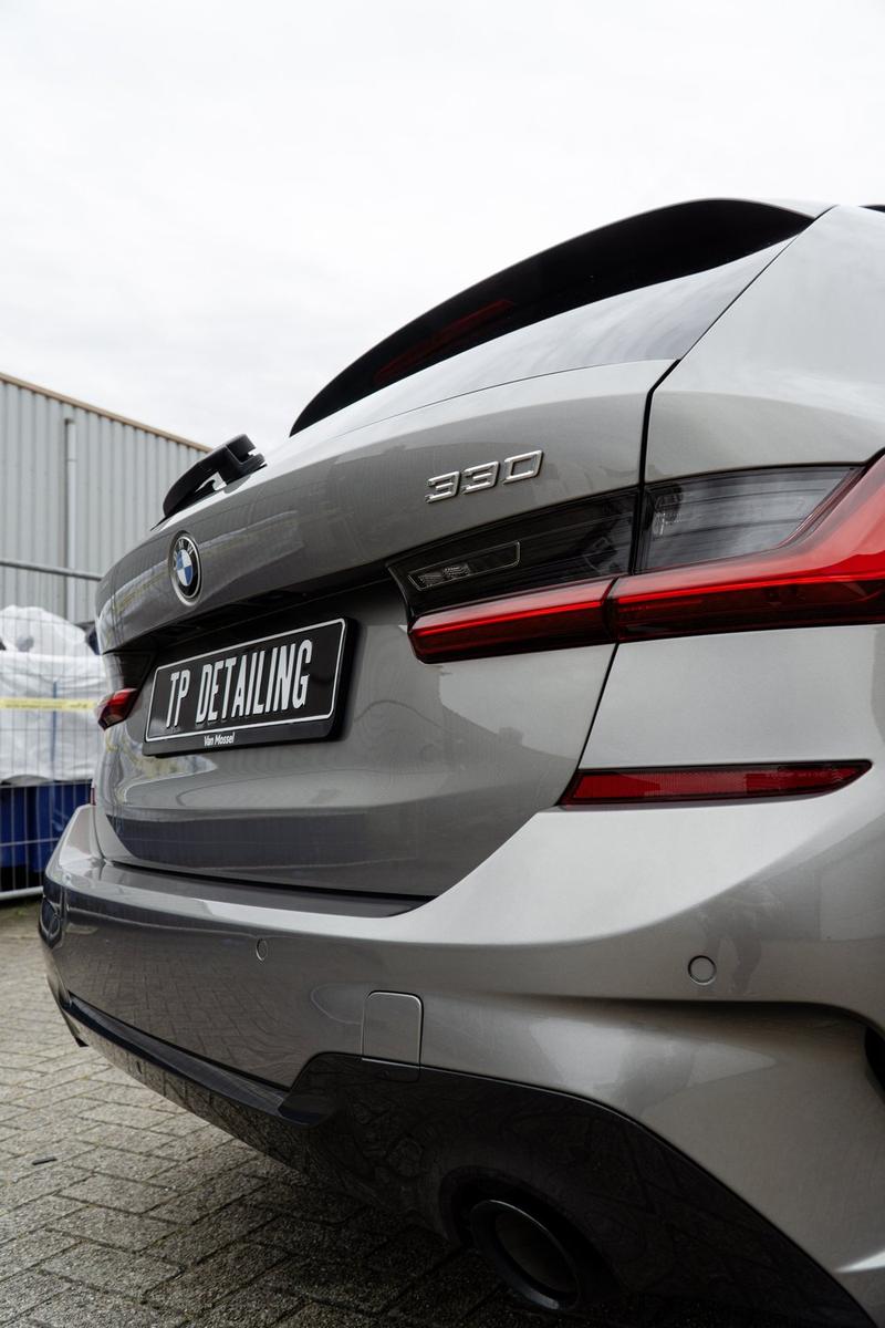 Achteraanzicht van een BMW 330 van TP Detailing