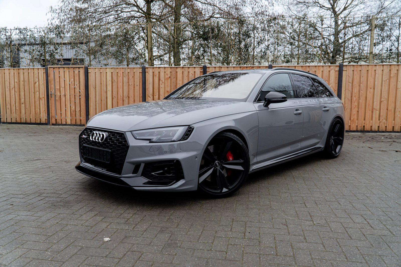 Audi RS4 detailing foto