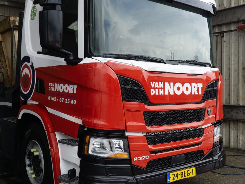 Schoongemaakte Van den Noort vrachtwagen