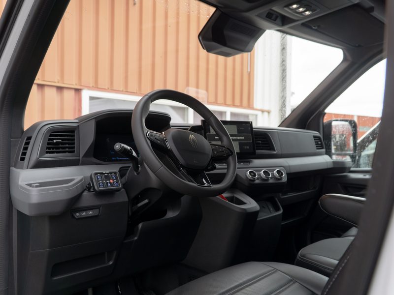 Gereinigd interieur van een bedrijfsbus